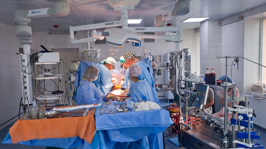 Надскладну кардіохірургічну операцію з одномоментного протезування аорти успішно провели у ВОКЛ ім.М.І.Пирогова