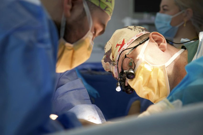 Надскладна високотехнологічна операція пацієнту з раком сигмовидної кишки